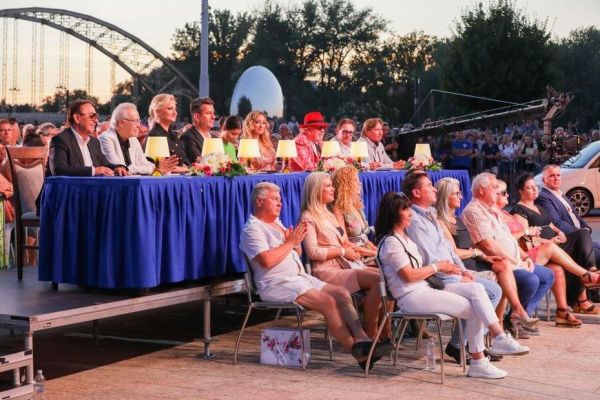 magyarok-vilagszepe-finale-gyorben-fotok-rakoczy-adam-kisalfold-hu-77A03A6B7-4FCD-2E96-1827-F603848C8CDF.jpg