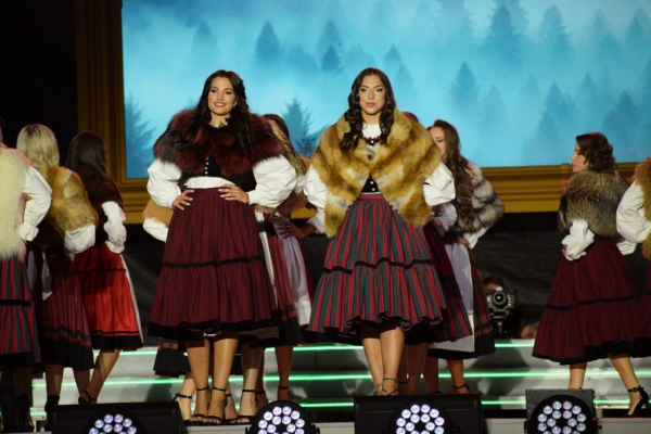 fotok-daroczi-eszterszoljon-2516640552-A783-533A-D4CC-DB0751E12F14.png
