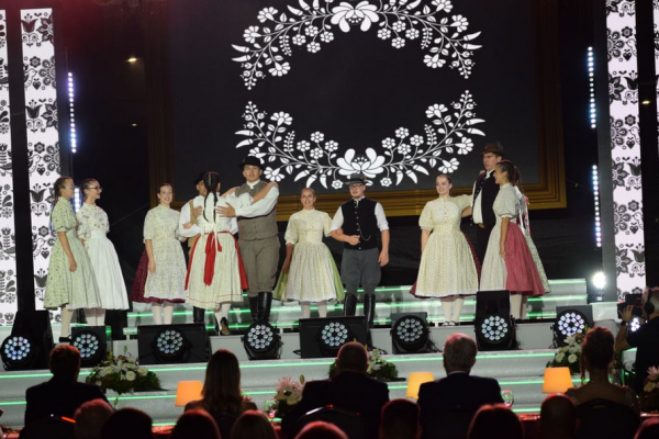 fotok-daroczi-eszterszoljon-295B8CE416-B2B3-7180-90B9-7B869C0886EF.png