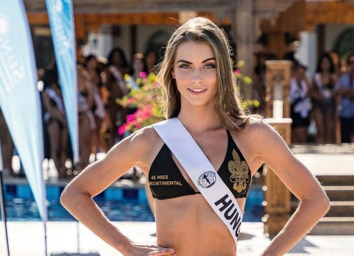Bogi bikinis bemutatkozása1
